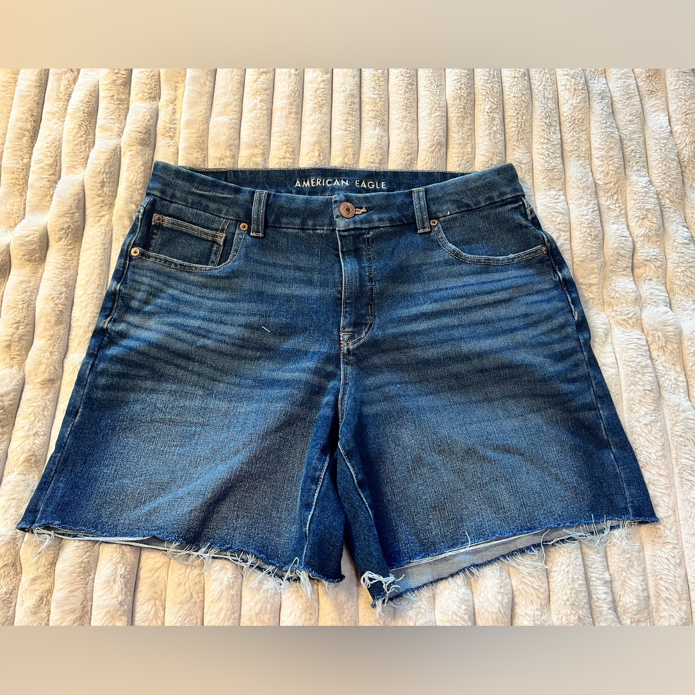 American Eagle Women’s Dream Curvy MIDI Short - Size 14